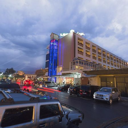 Leon Hotel Киншаса Екстериор снимка