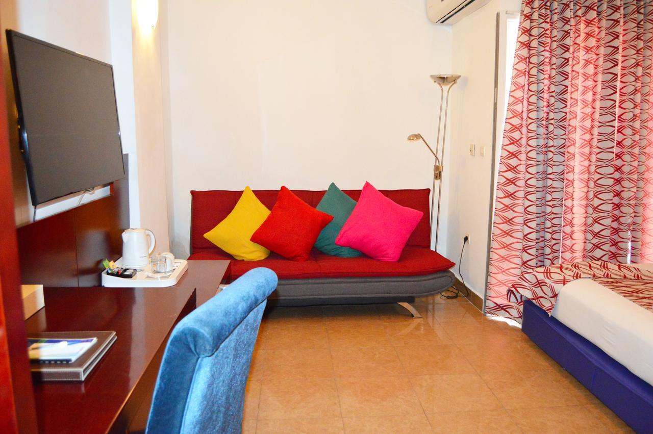 Leon Hotel Киншаса Екстериор снимка