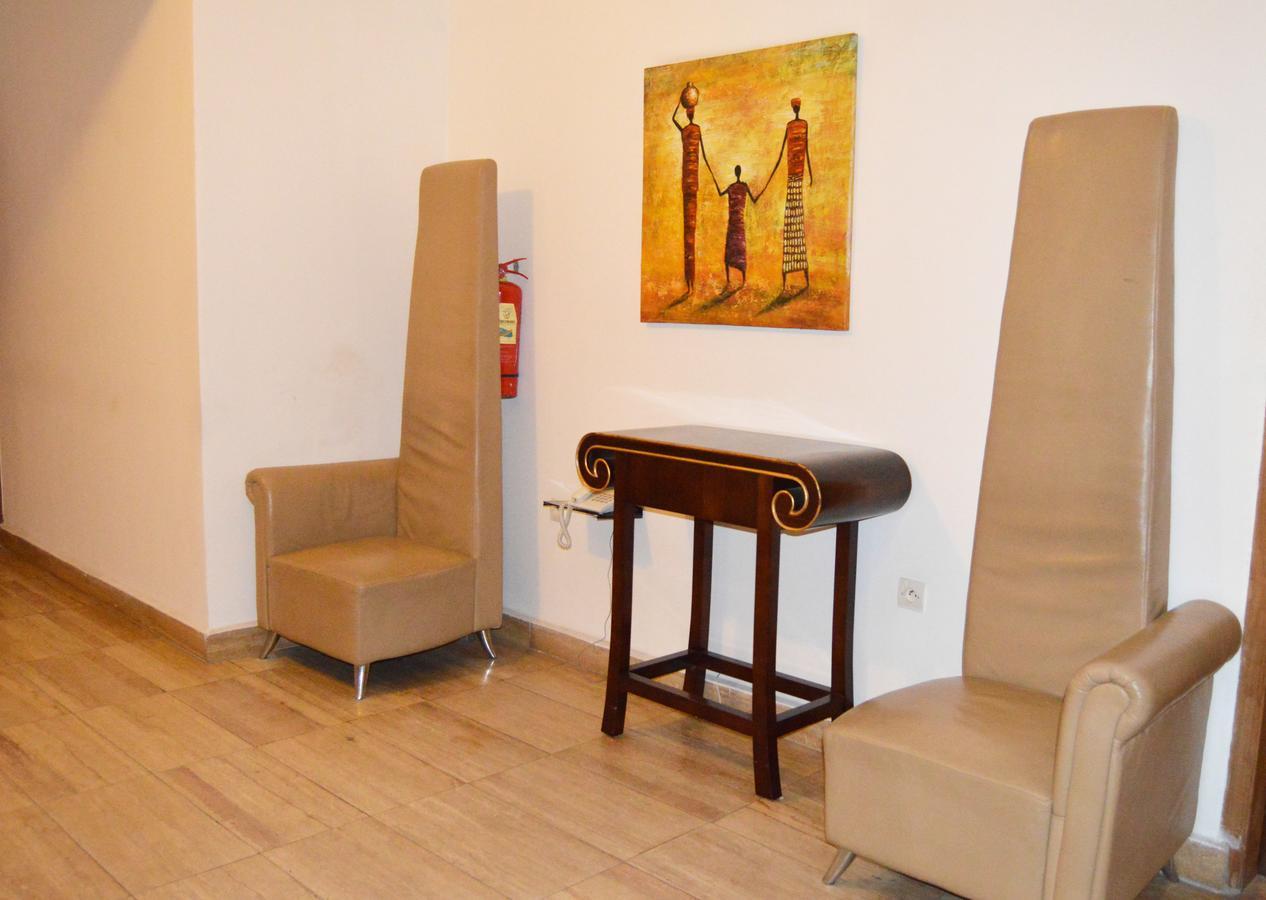 Leon Hotel Киншаса Екстериор снимка
