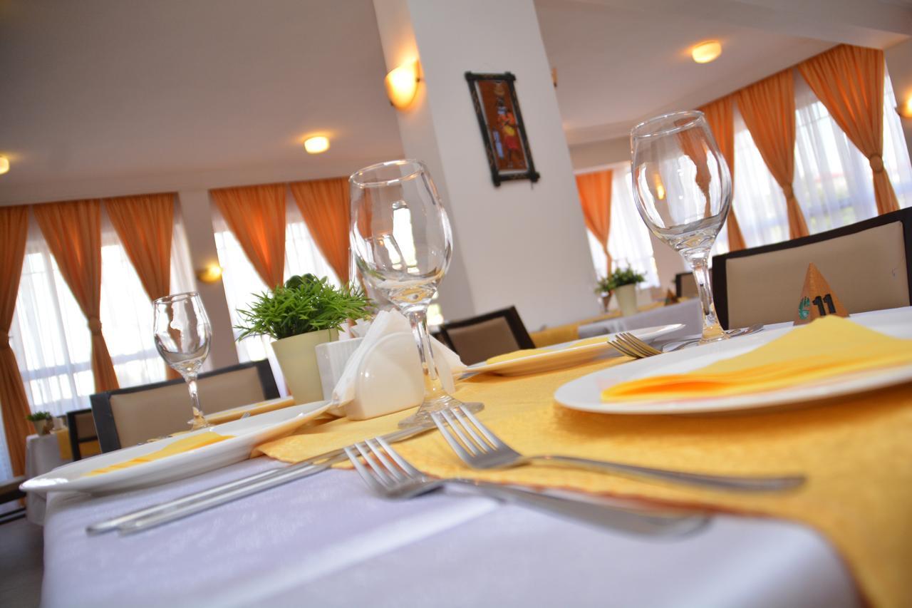 Leon Hotel Киншаса Екстериор снимка