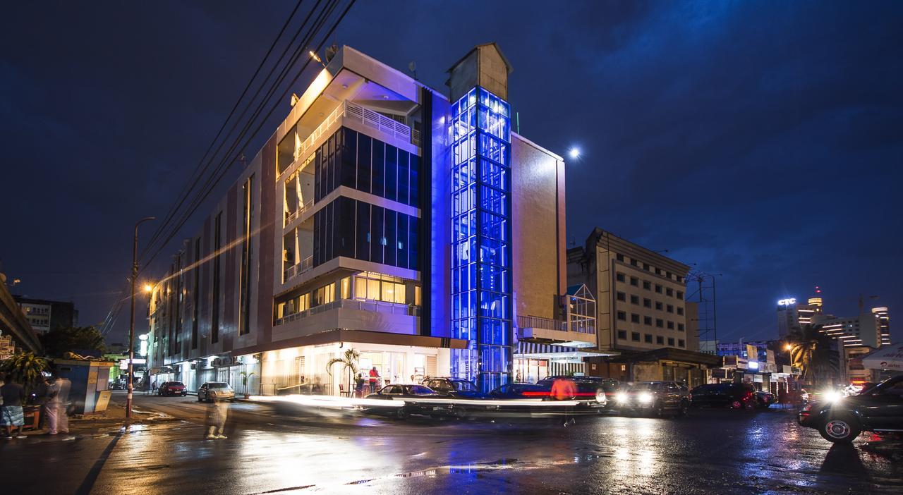 Leon Hotel Киншаса Екстериор снимка