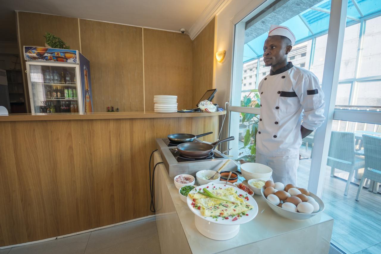 Leon Hotel Киншаса Екстериор снимка