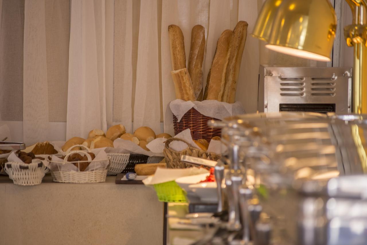 Leon Hotel Киншаса Екстериор снимка