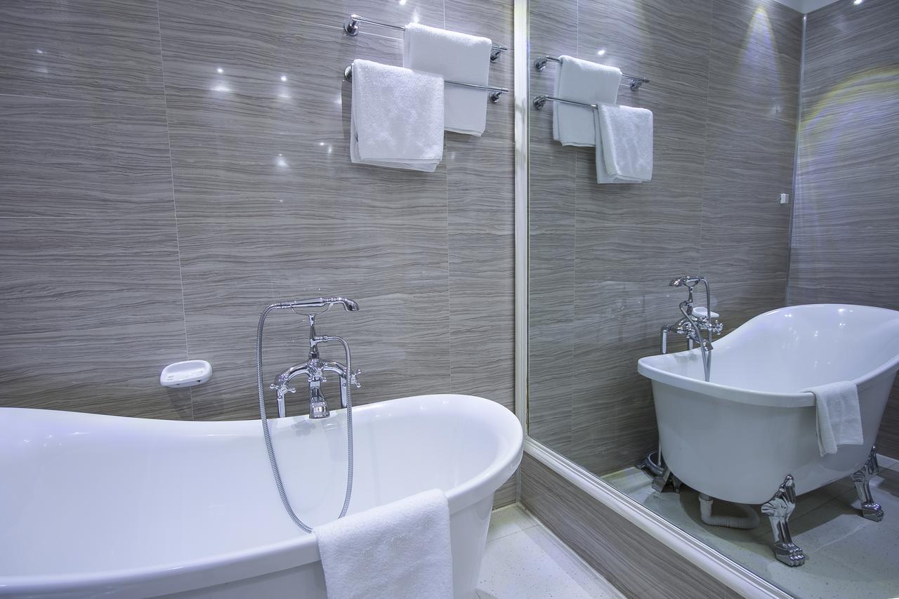 Leon Hotel Киншаса Екстериор снимка