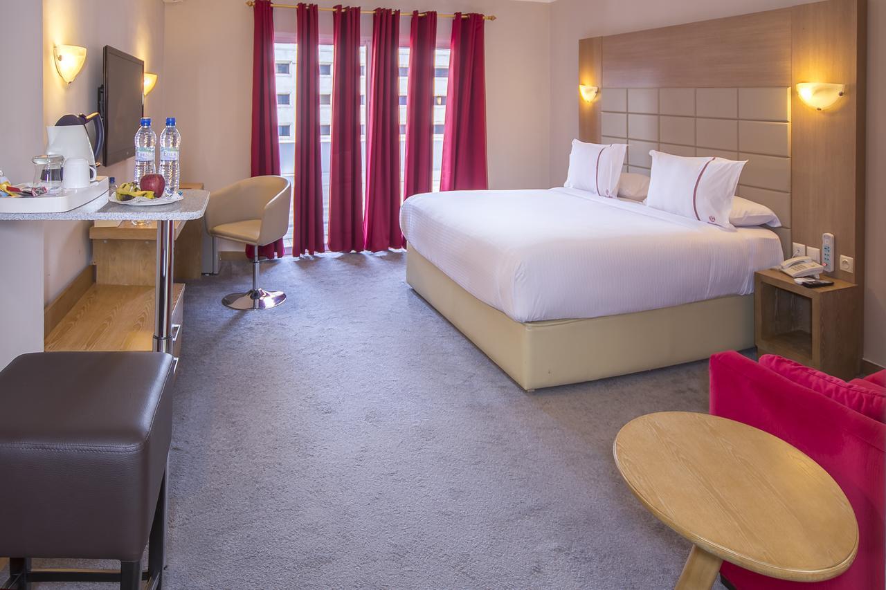 Leon Hotel Киншаса Екстериор снимка