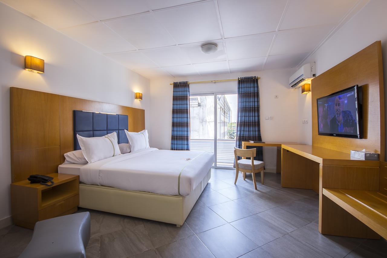 Leon Hotel Киншаса Екстериор снимка