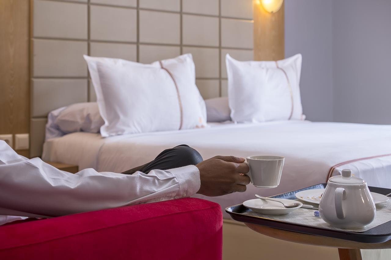 Leon Hotel Киншаса Екстериор снимка