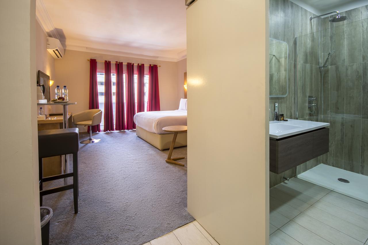 Leon Hotel Киншаса Екстериор снимка