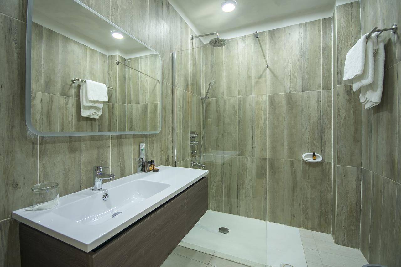 Leon Hotel Киншаса Екстериор снимка